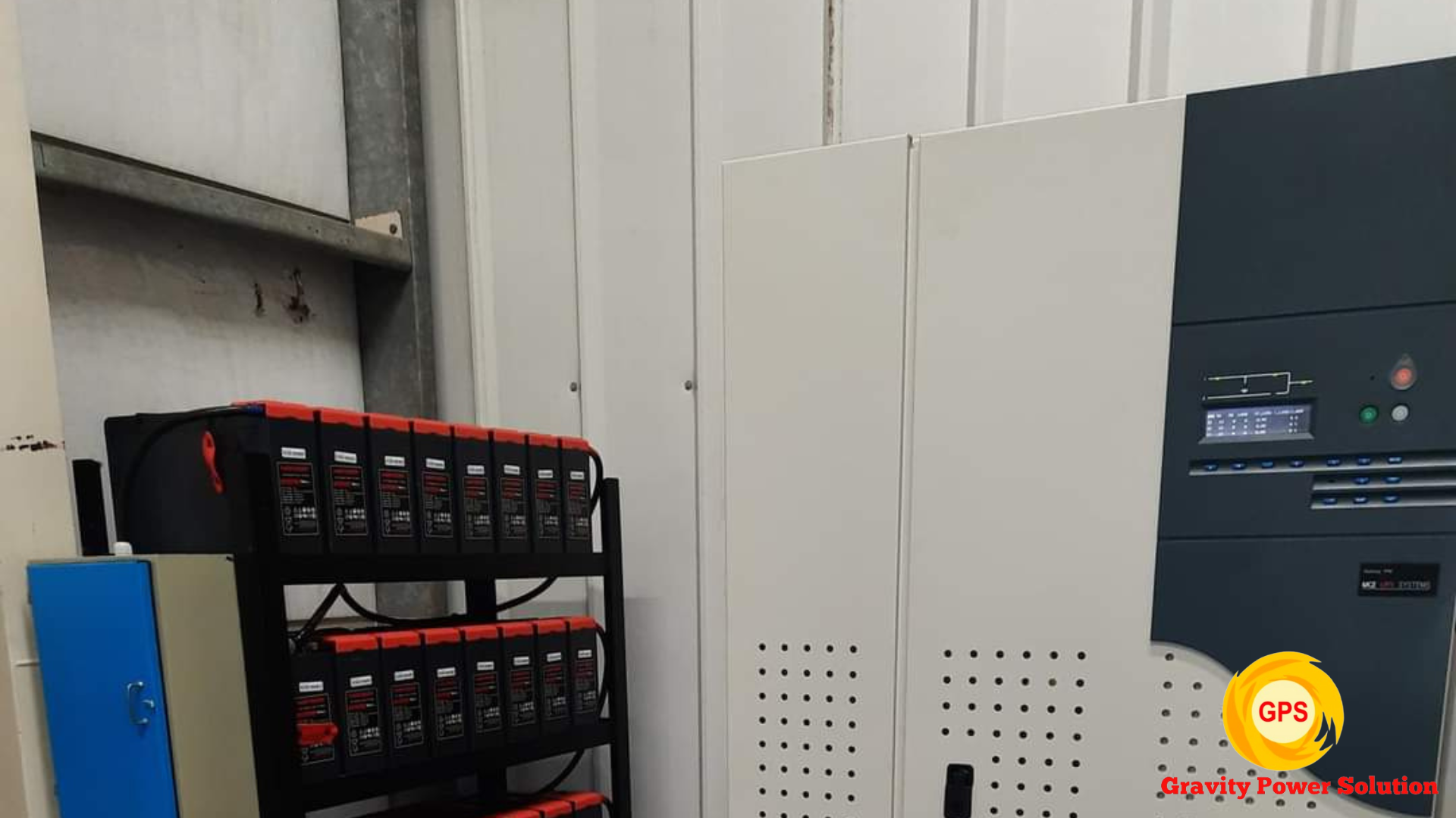 Compact UPS unit